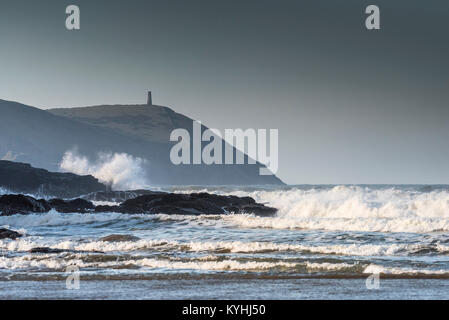 - Stepper Stepper Punkt Punkt aus gesehen Polzeath Strand an der Küste von North Cornwall. Stockfoto