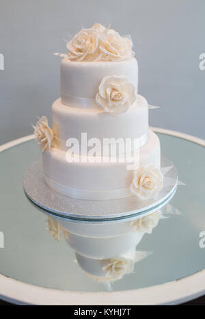 Traditionelle 3-tier Hochzeitstorte Stockfoto