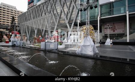 Ungewöhnliche Weihnachten Central World Shopping Mall Bangkok Thailand Weihnachten Weihnachtsmann Feiertage Grüße Dekorationen Bangkok Thailand Stockfoto