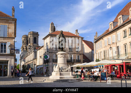 Frankreich, Haute-Marne (52), Langres, ville Natale de l'écrivain, Philosophe et encyclopédiste Denis Diderot, Diderot et Statue de l'écrivain//Fr Stockfoto