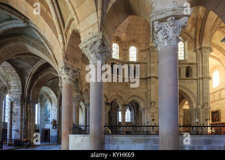 Frankreich, Haute-Marne (52), Langres, cathédrale Saint-Mammès du XIIe siècle, le Triforium du Choeur // Frankreich, Haute-Marne, Langres, Saint Mammes cathedr Stockfoto