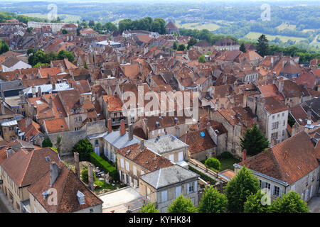 Frankreich, Haute-Marne (52), Langres, Vue depuis Le Sommet de la Tour Sud de la cathédrale Saint-Mammès sur la Vieille Ville // Frankreich, Haute-Marne, Lang Stockfoto