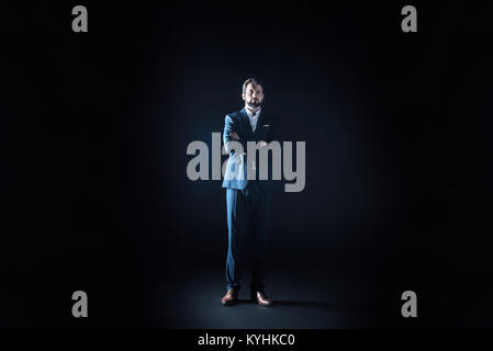 Smart gut aussehender Geschäftsmann zuversichtlich Stockfoto