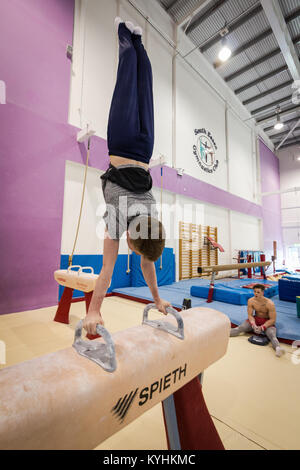 Gymnastik in Basildon Sporting Village, Essex UK. Die Heimat der South Essex Turnverein & Olympiasieger Max Whitlock Stockfoto