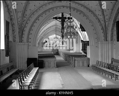 Die Kirche Sankt Nicolai in Sölvesborg, Schweden, ist ein erhaltenes mittelalterliches Gebäude aus dem späten 13. Jahrhundert. Es verfügt über gotische Bögen, rote Ziegelsteine und einen 1649 hinzugefügten Renaissancegiebel. Im Inneren befinden sich Wandgemälde aus dem 15. Jahrhundert mit biblischen Szenen, ein Altaraufsatz aus dem Jahr 1620 und eine Kanzel. Die Kirche enthält auch alte Runen, darunter den Stentoftestene. Stockfoto