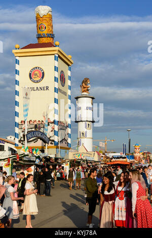 München, München: Oktoberfest: Tower Bier zelt Paulaner und Löwenbräu, Oberbayern, Oberbayern, Bayern, Bayern, Deutschland Stockfoto