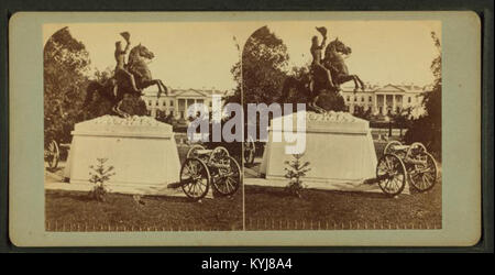 Die Statue von Andrew Jackson auf dem Lafayette Square, Washington, D.C., zeigt den siebten Präsidenten der Vereinigten Staaten zu Pferd und hebt die historische Erinnerung und die öffentliche Skulptur des 19. Jahrhunderts hervor. Stockfoto