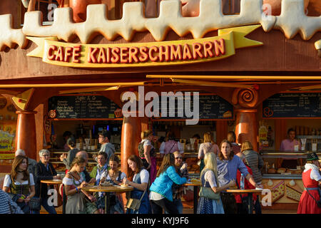 München, München: Oktoberfest: imbiß stehen für Kaiserschmarrn, Oberbayern, Oberbayern, Bayern, Bayern, Deutschland Stockfoto