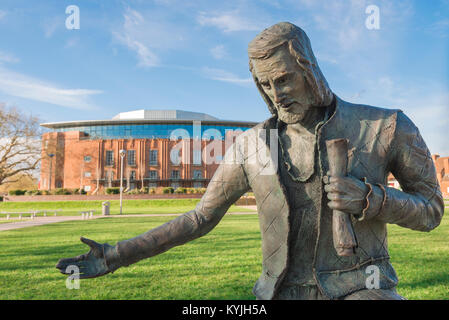 Stratford Upon Avon Shakespeare, Statue von Shakespeare als junger Schauspieler vor dem Gebäude des Royal Shakespeare Theatre, Stratford Upon Avon, Großbritannien Stockfoto