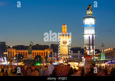 München, München: Oktoberfest: Bavaria Statue und die Hall of Fame (Ruhmeshalle), Tower Bier zelt Paulaner und Löwenbräu, Oberbayern, Stockfoto