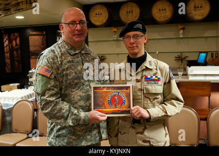 Kadetten vom Bluegrass Herausforderung Akademie sind für ihren Teil in der Nationalgarde Geburtstag Feier in Fort Knox, Ky., Dez. 13, 2013 anerkannt. (U.S. Army National Guard Foto: Staff Sgt. Scott Raymond) Stockfoto