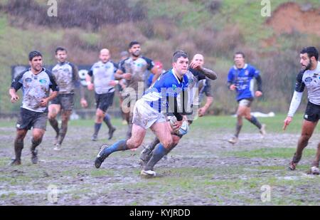 OVIEDO, SPANIEN - Januar 31: Amateur Rugby-spiel zwischen der Real Oviedo Rugby Team vs Crat A Coruna Rugby im Januar 31, 2015 in Oviedo, Spanien. Übereinstimmen Stockfoto