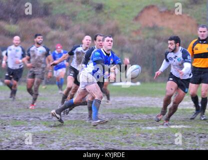 OVIEDO, SPANIEN - Januar 31: Amateur Rugby-spiel zwischen der Real Oviedo Rugby Team vs Crat A Coruna Rugby im Januar 31, 2015 in Oviedo, Spanien. Übereinstimmen Stockfoto