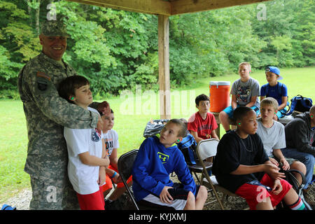 Mehr als 200 Kinder nahmen an der Kentucky National Guard Lager 4-H in Nancy, Ky., Juli 20-24, 2015. (Foto von Olivia Burton) Stockfoto