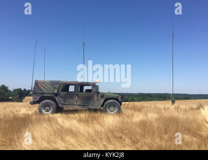 Ein Humvee von Die 138 Field Artillery Brigade markiert den ersten Punkt der längste aufgezeichneten Radio mit standard Problem Ausrüstung in Kentucky bei Fort Knox, Ky., 9. Juni 2017. Stockfoto