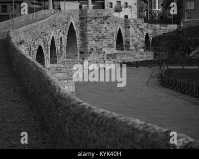 Romanische Brücke von Hospital de Órbigo, Leon (Kastilien und Leon), Spanien Stockfoto