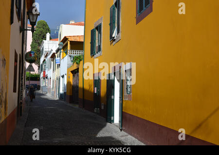 Taberna Ruel in der Rua de Santa Maria, eine Kunst im öffentlichen Raum ein altes neu zu beleben, vernachlässigten Straße in der Altstadt von Funchal, Madeira, Portugal Stockfoto