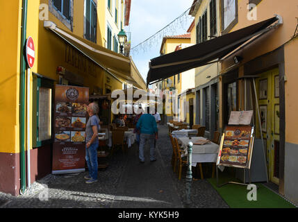 Taberna Ruel in der Rua de Santa Maria, eine Kunst im öffentlichen Raum ein altes neu zu beleben, vernachlässigten Straße in der Altstadt von Funchal, Madeira, Portugal Stockfoto