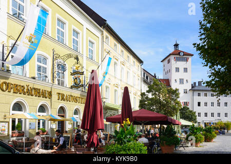 Traunstein: square Stadtplatz, tower Jacklturm, Hofbräuhaus, Oberbayern, Chiemgau, Oberbayern, Bayern, Bayern, Deutschland Stockfoto