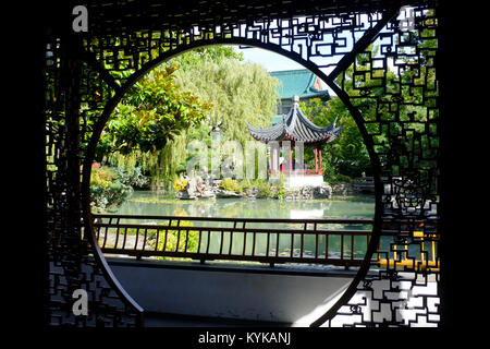 Im Inneren des Dr. Sun Yat Sen klassischen chinesischen Gärten in Vancouver, Kanada. Stockfoto