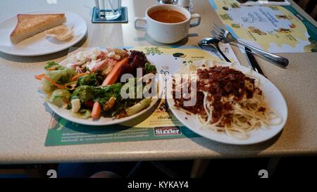 Über dem Essen Gourmet Rammen Es filmische Auf Sizzler Buffet Restaurant Pattaya Thailand Stockfoto