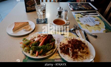 Über dem Essen Gourmet Rammen Es filmische Auf Sizzler Buffet Restaurant Pattaya Thailand Stockfoto