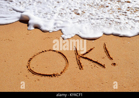 Ok, in den Sand geschrieben Stockfoto