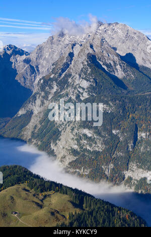 Nationalpark Berchtesgaden: Blick vom Berg Jenner am Königssee (Wolken) und der Berg Watzmann, Oberbayern, Berchtesgadener Land, Stockfoto