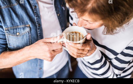 Senior Paar in der Küche. Stockfoto