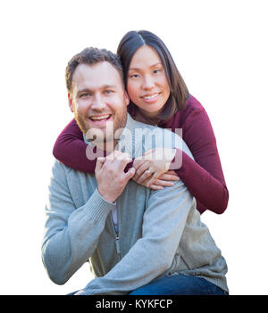 Isolierte Portrait von gemischten Rennen Paar umarmen Stockfoto