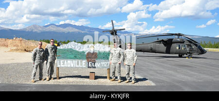 Aviation Soldaten aus Bravo Co.2.BATAILLON, 147 Aviation und 63 Theater Aviation Brigade die Höhenlage Aviation Training School (HAATS) im Gips, Colo August 2013 besucht. (Foto eingereicht) Stockfoto