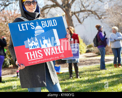 Raleigh, North Carolina. 13. Januar, 2018. Pro-Choice Demonstration während einer Pro-leben-Rallye. Stockfoto