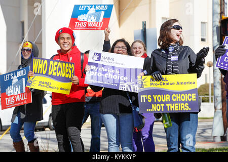 Raleigh, North Carolina. 13. Januar, 2018. Pro-Choice Demonstration während einer Pro-leben-Rallye. Stockfoto