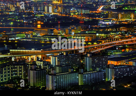 OSAKA, Japan - 28. Oktober: Osaka Bay in Osaka, Japan, am 28. Oktober 2014. Branchen suchen rund um Osaka Bay, weil es qualifizierte und reichlich w sind Stockfoto