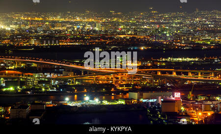 OSAKA, Japan - 28. Oktober: Osaka Bay in Osaka, Japan, am 28. Oktober 2014. Branchen suchen rund um Osaka Bay, weil es qualifizierte und reichlich w sind Stockfoto