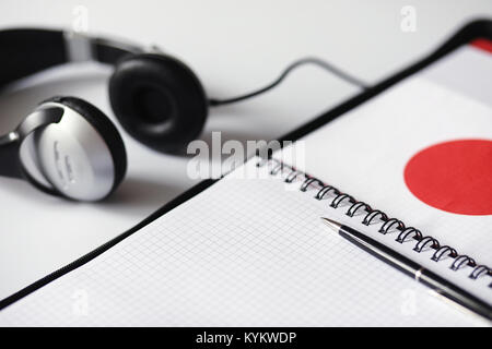 Das Erlernen von Fremdsprachen. Notepad für Einträge und eine Fahne. Lang Stockfoto