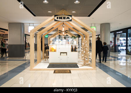 Neue Ikea stand auf der La Marina Einkaufszentrum, Finestrat, Spanien. Neues Konzept Kunden Beratung und Service Point in der Shopping Mall Stockfoto