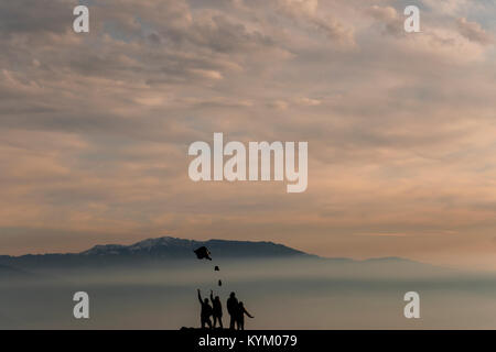 Schönen Sonnenuntergang über Prashar See, Mandi, Himachal Pradesh, Indien Stockfoto