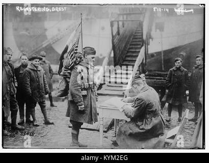 Eine historische Illustration des Registrierungsprozesses in Brest, die den Hafen und die maritimen Aktivitäten während des frühen 20. Jahrhunderts zeigt, stammt aus der Library of Congress Archive. Stockfoto