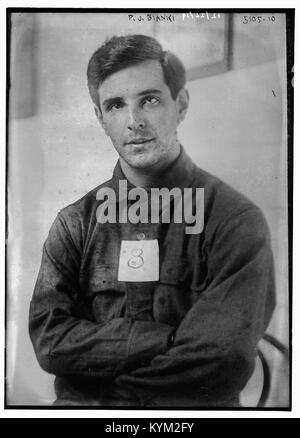 Ein historisches Foto mit verschiedenen Orten wie Cheyenne, Kingston, Milwaukie und anderen Städten, das eine vergangene Ära mit ländlichen Landschaften und Stadtlandschaften aus der Mitte des 20. Jahrhunderts feststellt. Stockfoto