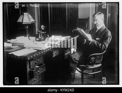 Eine historische Fotografie von Dr. S. Mezes, aufgenommen an verschiedenen Orten, einschließlich Cheyenne, mit Schwerpunkt auf seiner Arbeit und seinem Einfluss im frühen 20. Jahrhundert, zeigt seine Beiträge zur amerikanischen Geschichte. Stockfoto