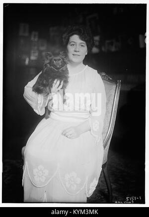 Eine Illustration mit dem Titel „Carrara“ aus der Library of Congress, die verschiedene Orte wie Kingston, Milwaukie und Oklahoma City zeigt und eine alte, historische Szene mit Hinweisen auf vergangene Städte und Landschaften darstellt. Stockfoto