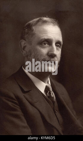 Ein Porträt von George Lansbury, einem britischen Politiker und Sozialreformer, bekannt für seine Befürwortung von sozialer Gerechtigkeit und Arbeiterrechten im frühen 20. Jahrhundert. Stockfoto