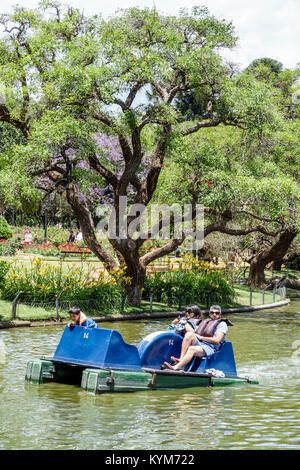 Buenos Aires Argentinien,Bosques de Palermo,Parque 3 de Febrero,öffentlicher Park,See,Tretboot,Paddelboot,Hispanic,Mann Männer männlich,Frau weibliche Frauen,Jungen,KI Stockfoto