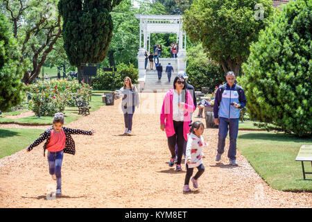 Buenos Aires Argentinien,Bosques de Palermo,Parque 3 de Febrero,Rosedal,Griechische Brücke,Rosengarten,Pfad,Erwachsene Erwachsene Männer Männer männlich,Frau Frauen weiblich la Stockfoto