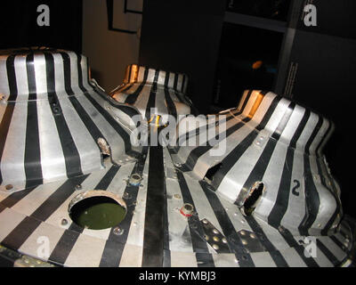 Ein Bild von Project Mercury, das Schlüsselmomente aus dem ersten bemannten Raumfahrtprogramm der Vereinigten Staaten zeigt. Das Foto bietet eine historische Ansicht der Astronauten und Raumfahrzeuge, die an der Pioniermission beteiligt waren. Stockfoto