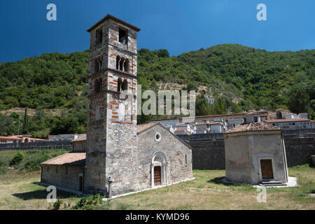 Santa Maria Extra Moenia, mittelalterliche Kirche in Cassino (Frosinone, Latium, Italien), Anbauteile außen Stockfoto