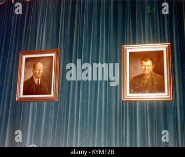 Foto aus der Wally Schirra Kollektion, das einen wichtigen Moment im Leben oder in der Karriere des Astronauten zeigt und zur historischen Dokumentation der Weltraumforschung beiträgt. Stockfoto