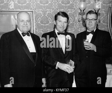 Ein Bild aus der Wally Schirra-Sammlung, das einen wichtigen Moment im Zusammenhang mit dem berühmten Astronauten und seinen Beiträgen zur Weltraumforschung darstellt. Stockfoto