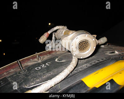 Dieses Bild fängt einen Moment aus dem Projekt Mercury ein, dem ersten bemannten US-Raumflugprogramm, das ein Raumschiff und Astronautenausrüstung aus den 1960er Jahren zeigt Stockfoto